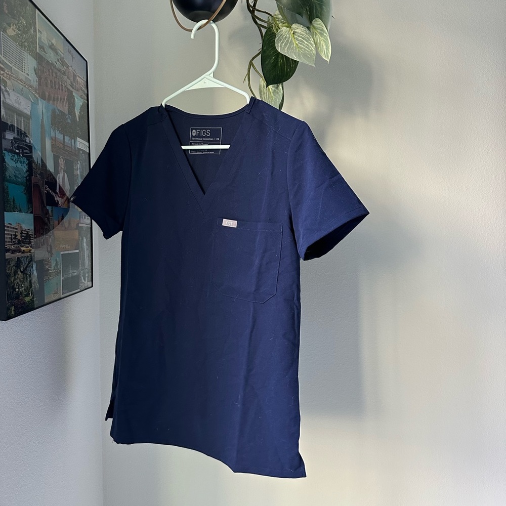 FIGS Catarina One-Pocket Scrub Top